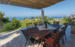 Отель Four-Bedroom Apartment in Podstrana  Подстрана